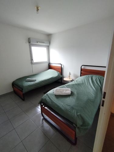 a room with two beds and a window at COSYF4 in Toulouse