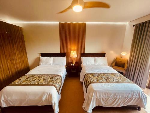 Postel nebo postele na pokoji v ubytování The Hideaway - New Condo in Crosswind Tagaytay