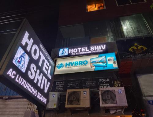 Certificado, premio, señal o documento que está expuesto en Hotel Shiv