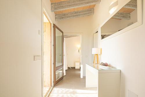 a room with a hallway with white walls and a mirror at Apartamento Son Calo B by Rentallorca in Petra