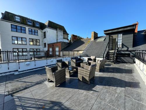 Cardiff flat with roof-terrace photo 3