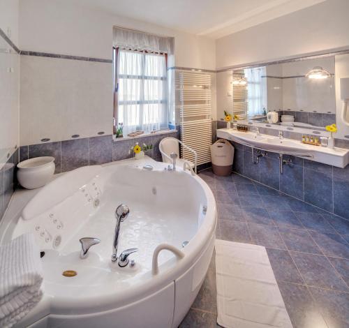 a large bathroom with a tub and a sink at Villa Vulin Veruda in Pula