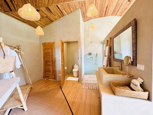 Koupelna v ubytování Lovely Villa, 2 Bedrooms & 1 Studio Room, Koh Samui