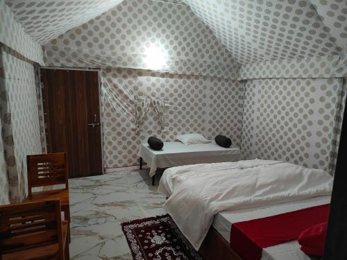 Una cama o camas en una habitación de Gj02 desert resort