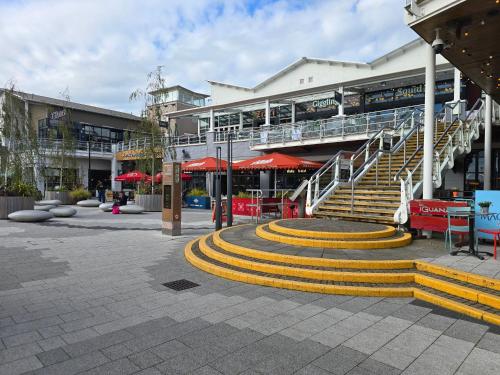 Two bedroom flat in Cardiff Bay with roof terrace photo 18