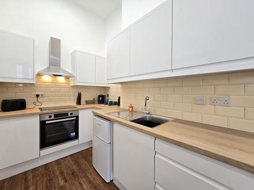 Two bedroom flat in Cardiff Bay with roof terrace photo 9
