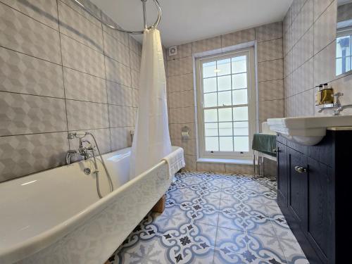 Two bedroom flat in Cardiff Bay with roof terrace photo 13