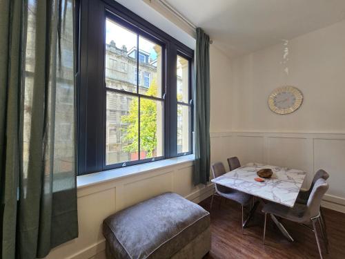 Two bedroom flat in Cardiff Bay with roof terrace photo 11