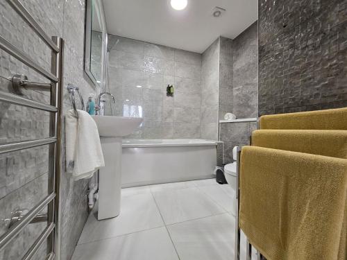 Luxury Cardiff Bay Apartment photo 9