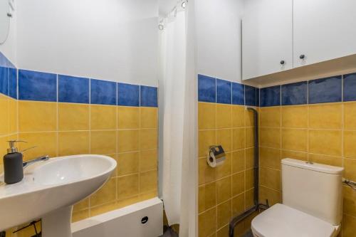 Bilik mandi di Flat near Parc Barbieux with terrace