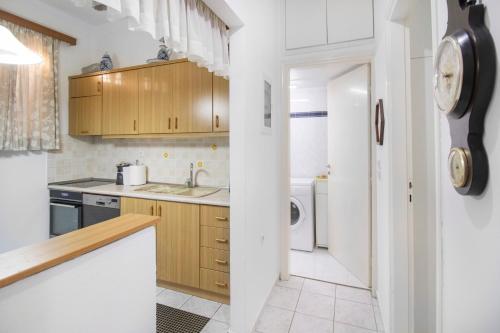 Local Apt next to City Lights 2