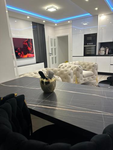 モスタルにあるMo- Luxury Apartmentのギャラリーの写真