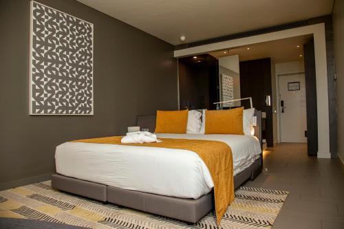 Postel nebo postele na pokoji v ubytování Noom Hotel Niamey