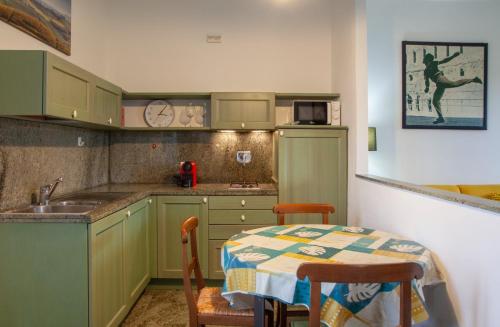 Kuchyň nebo kuchyňský kout v ubytování Casa nelle Langhe A
