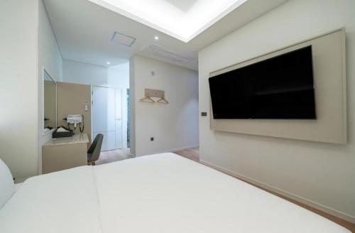 Seosan Hound Hotelにあるテレビまたはエンターテインメントセンター