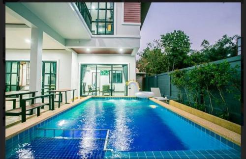 Bazén v ubytování Banviset Poolvilla krabi nebo v jeho okolí