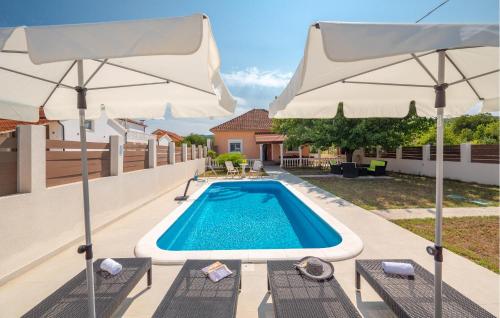 Stunning Home In Kosute