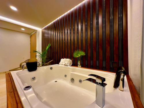 Ένα μπάνιο στο Arvum Hotel Boutique