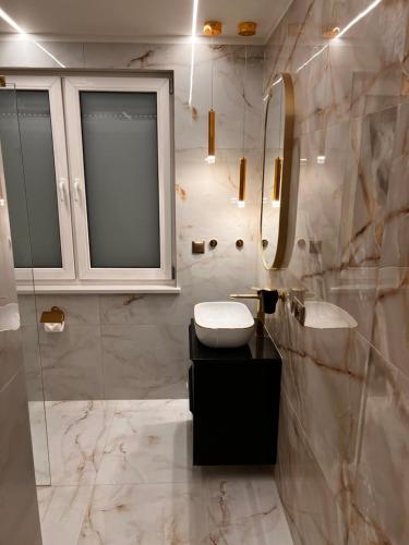 Ένα μπάνιο στο Goldowy Apartament Konin