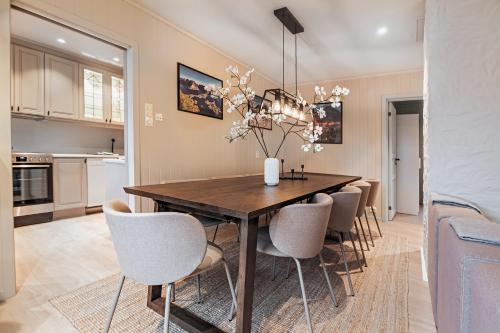 Una cocina o cocineta en Luxury Home in the Heart of Reine, Lofoten