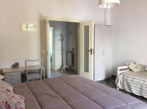 a bedroom with a bed and a desk and a chair at Intorno Firenze B&B in San Piero a Sieve