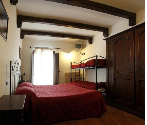 a bedroom with a bed and bunk beds in it at Agriturismo Maneggio Vallecupa in Pescasseroli