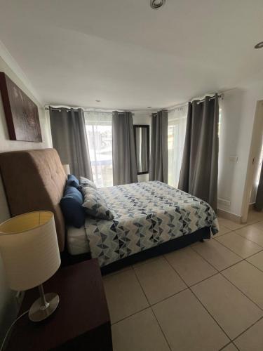 En eller flere senge i et værelse på Nautica 108