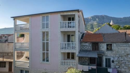 Kastel Gomilica Cozy and Stylish Apartments near the Sea