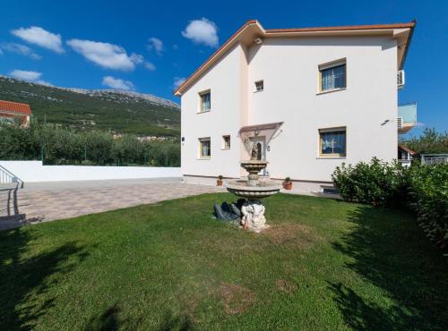 Spacious Holiday Home with Pool and Hot Tub in Kastel Stari