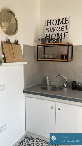 Kuchyň nebo kuchyňský kout v ubytování Villa Vittoria Suites