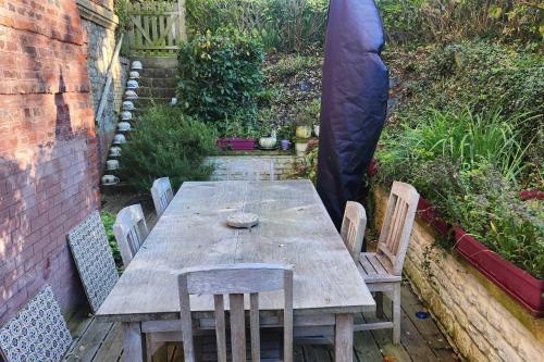 Photo de la galerie de l'établissement Splendid apartment with sea view and flower garden, à Villers-sur-Mer