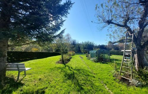 Κήπος έξω από το 1 Bedroom Nice Home In Docelles