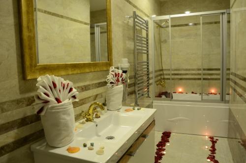 Ein Badezimmer in der Unterkunft Gumus Palace Hotel