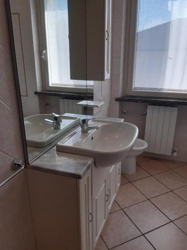 a bathroom with a sink and a toilet at Pane e Cioccolata in Foligno