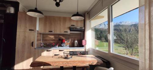 Kuchyňa alebo kuchynka v ubytovaní Studio cosy au pied des pistes Villard-de-Lans 4 pers