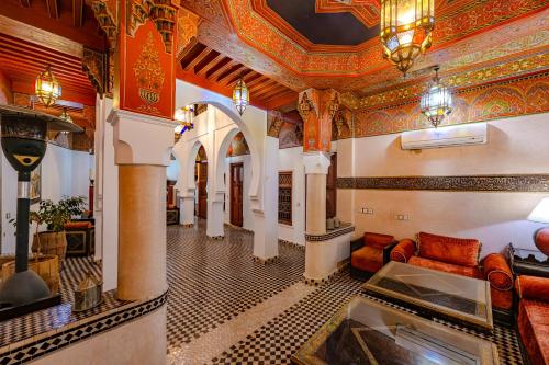 Habitación grande con vestíbulo en Maison Do, en Marrakech