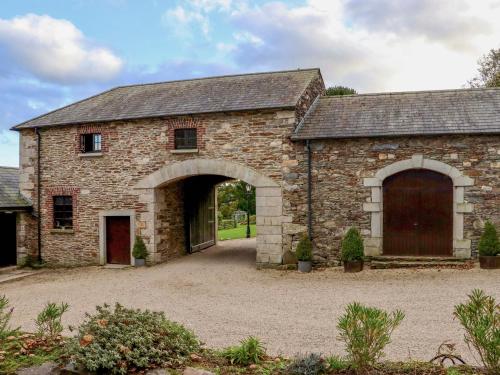 an old stone barn with a large archway at Ballybeg Pod 5 in Arklow