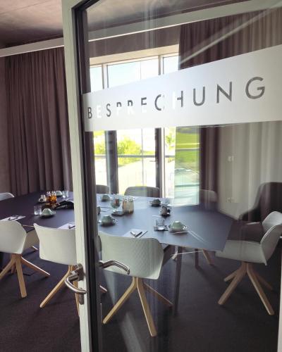a table with chairs and a sign that reads berguing at Hotel Poellners 20 min von München Hbf in Petershausen