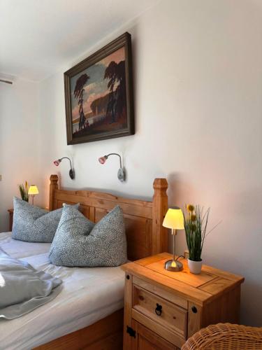 a bedroom with a bed and a picture on the wall at Zeche 33 in Kurort Oberwiesenthal