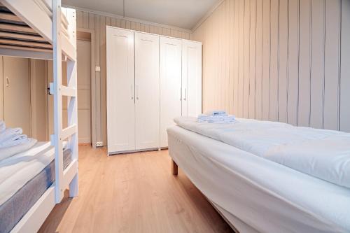 Una cama o camas en una habitación de Luxury Home in the Heart of Reine, Lofoten