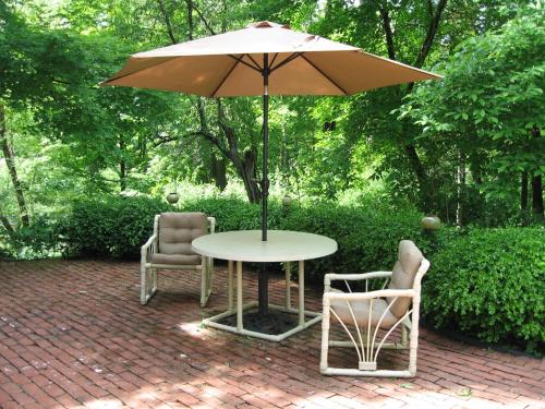 Jardín al aire libre en Omega Special, Sun thru thurs 5 night minimum