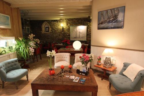 a living room with two chairs and a table at Hotel des Abers in Saint Malo
