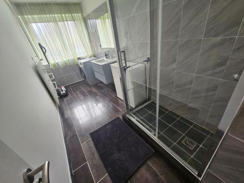 Photo de la galerie de l'établissement Charmant Appartement Moderne 71m2 à Illzach - Mulhouse - Parking gratuit, à Illzach