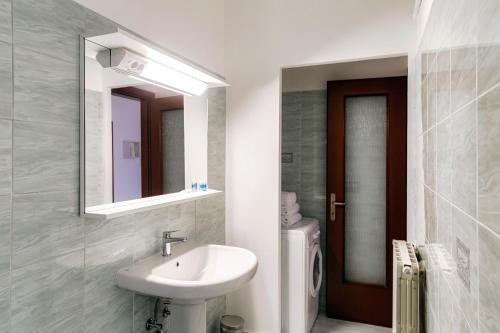 Un baño de Lidia's Home by Quokka 360 - relaxing flat in Cernobbio