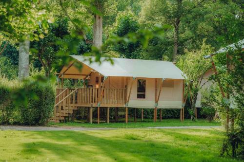 a cabin in the woods with a porch and a deck at Slow Village Saint-Cybranet - Périgord in Saint-Cybranet
