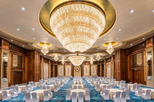 Restaurace v ubytování Radisson Blu Plaza Resort & Convention Centre Karjat
