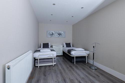 Ένα ή περισσότερα κρεβάτια σε δωμάτιο στο Riverside Villas