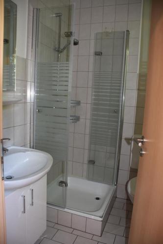 a bathroom with a shower and a sink at Strandkiesel in Büsum