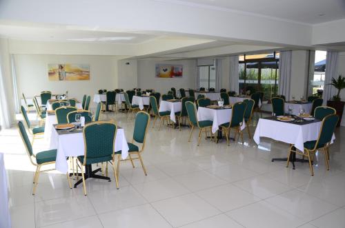a dining room with tables and chairs in a building at Hotel Del Rio in Constitución