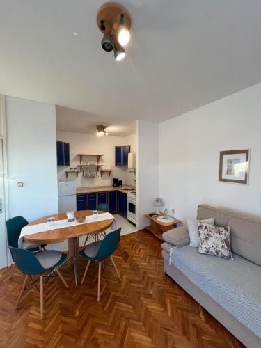 Una cocina o cocineta en Apartmani Ivan